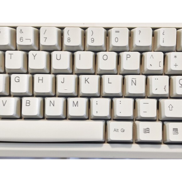 Keytronic Model E05366SPPS2-C Wired PS/2 Spanish Keyboard with USB Adapter - Picture 4 of 16